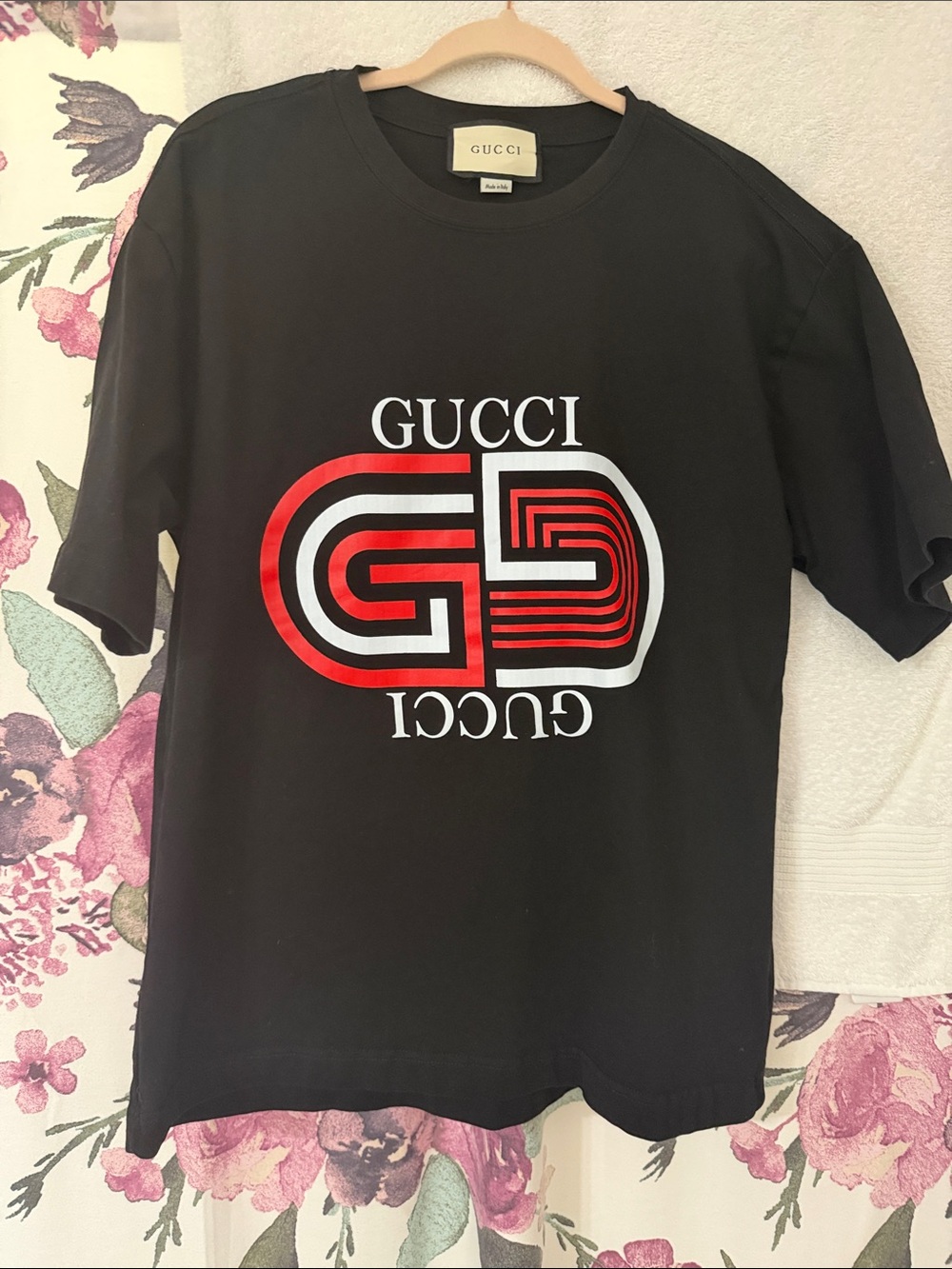 Gucci Black Short-Sleeve Tee with Red and White GG Graphic